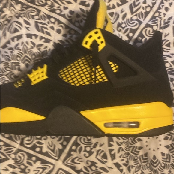 Jordan 4 thunder